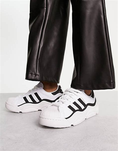 logo op zijkant zool adidas|Adidas Originals Superstar Sneaker Fashion sneakers.